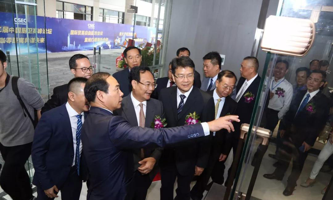 华艺博览城直营店开业迎贵宾，政府、协会、质检、行业领导齐点赞