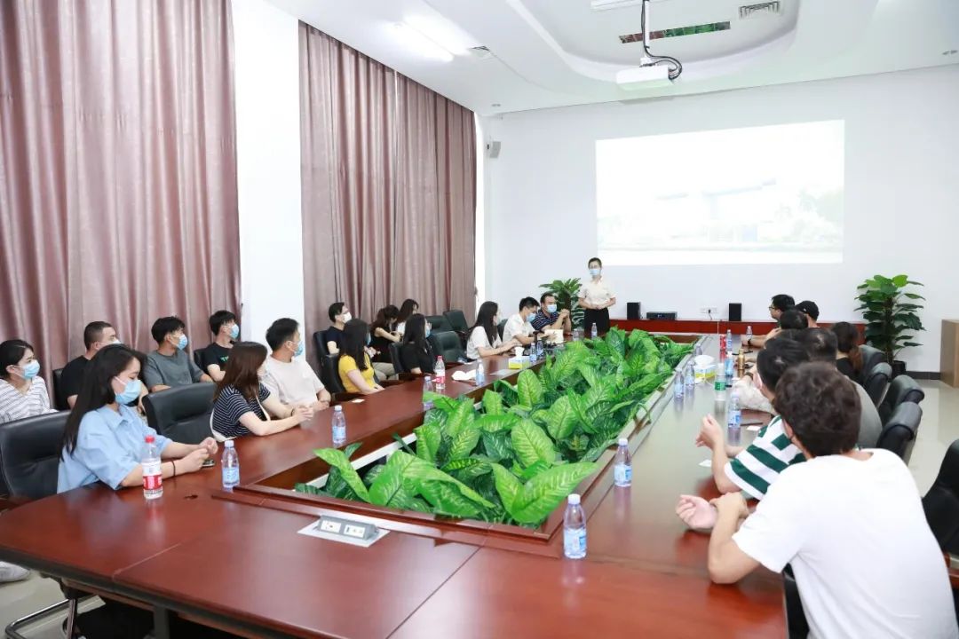 住范儿团队莅临华艺卫浴参观交流，点赞华艺好设计、好品质